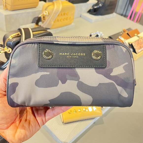 + Video MARC JACOBS CAMO MULTI COSMETIC CASE BAG  4P5SCP075S02-304 - Picture 1 of 10